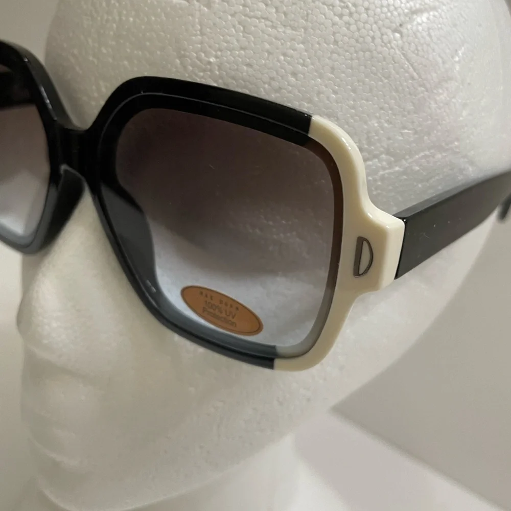 Rae Dunn Black Oversized sunglasses